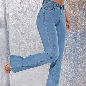 Never worn, quite lowrise but very comfortable and Stretchy material for jeans!